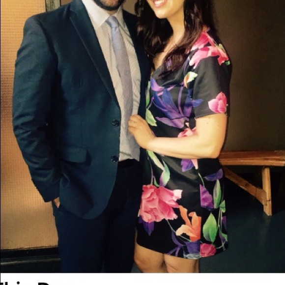 Deep V floral dress - Picture 6 of 6